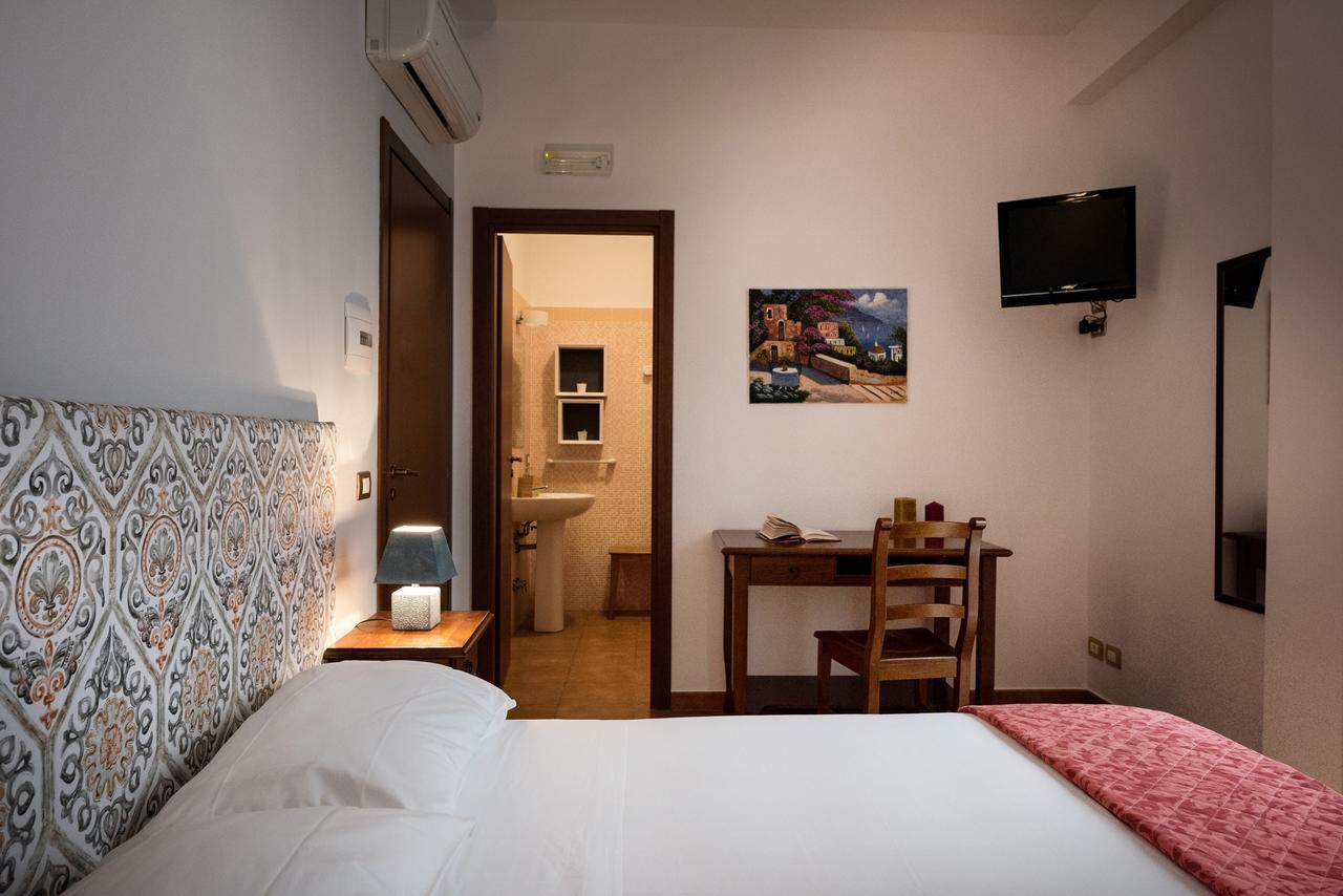 Cabrera House 3*